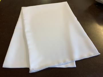 K&auml;sintehty valkoinen kaulaliina